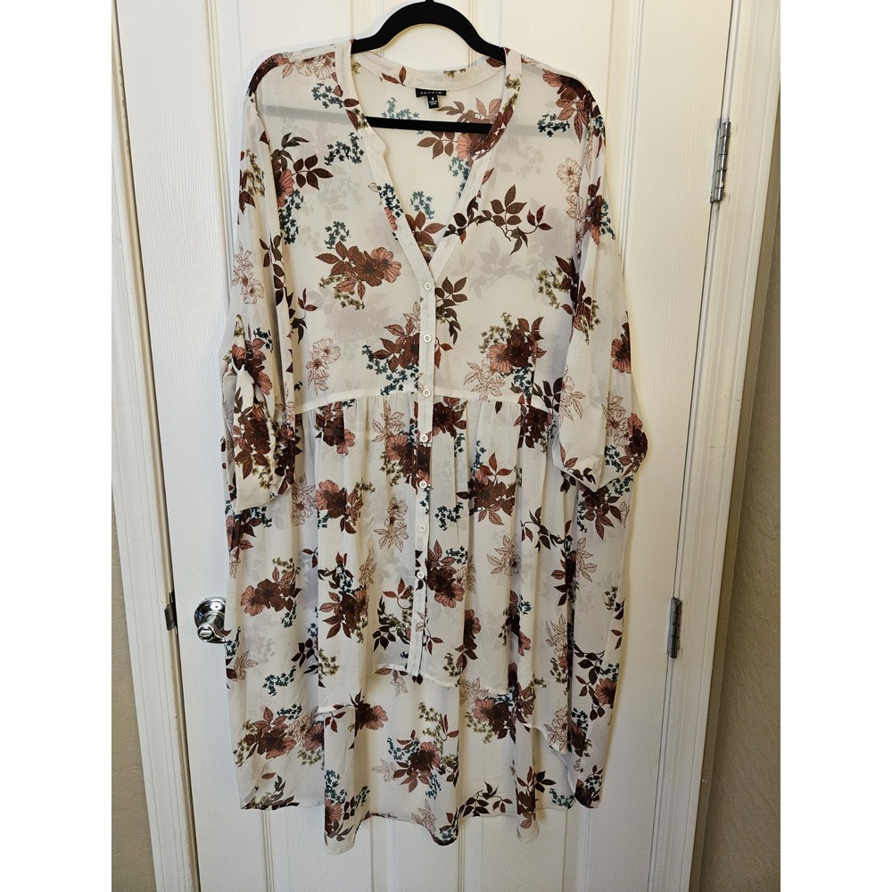 Torrid  High-Low V-Neck 3/4 Sleeves Roll-Tab Button-Front Floral Tunic, Plus 4X